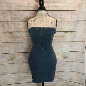 Fitted jean with zippered front detail